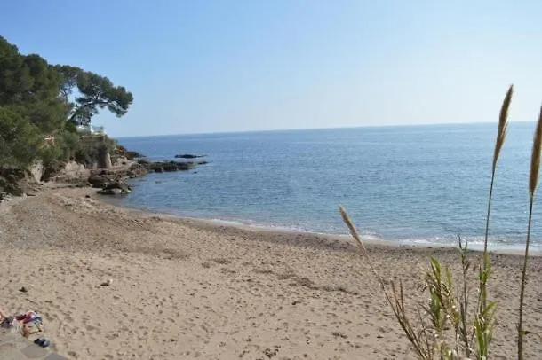 Pool,Beach,Garden,Parking Free,4 Travelers Saint-Raphaël 0*,  França